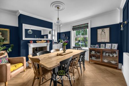 5 bedroom Detached house for sale in Archer Road, Waltham, DN37