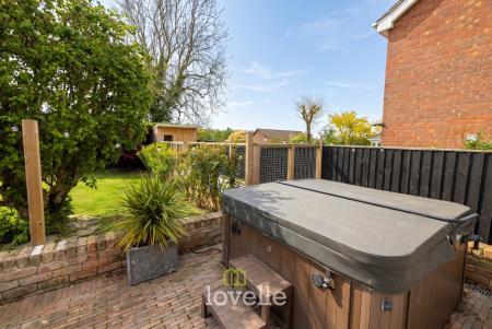 5 bedroom Detached house for sale in Archer Road, Waltham, DN37