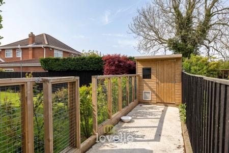 5 bedroom Detached house for sale in Archer Road, Waltham, DN37