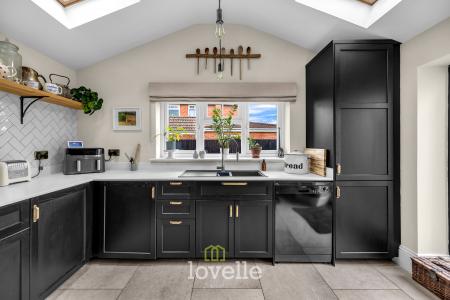 5 bedroom Detached house for sale in Archer Road, Waltham, DN37