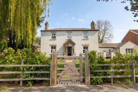 5 bedroom Detached house for sale in Archer Road, Waltham, DN37