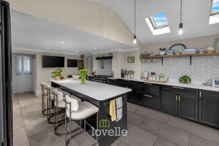 5 bedroom Detached house for sale in Archer Road, Waltham, DN37