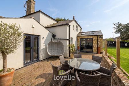 5 bedroom Detached house for sale in Archer Road, Waltham, DN37