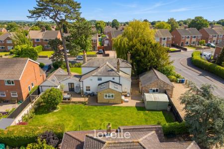 5 bedroom Detached house for sale in Archer Road, Waltham, DN37