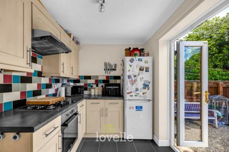 2 bedroom Semi-detached house for sale in foxglove Gardens, Grimsby, DN34