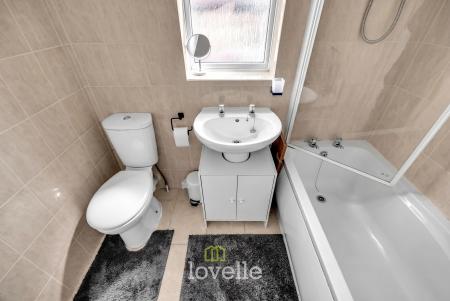 2 bedroom Semi-detached house for sale in foxglove Gardens, Grimsby, DN34