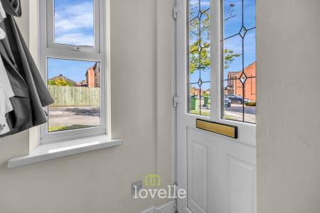 2 bedroom Semi-detached house for sale in foxglove Gardens, Grimsby, DN34