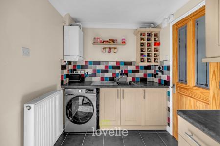 2 bedroom Semi-detached house for sale in foxglove Gardens, Grimsby, DN34