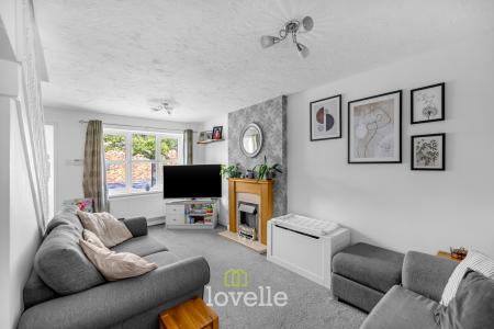 2 bedroom Semi-detached house for sale in foxglove Gardens, Grimsby, DN34