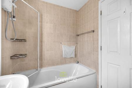 2 bedroom Semi-detached house for sale in foxglove Gardens, Grimsby, DN34