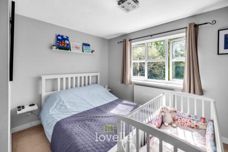 2 bedroom Semi-detached house for sale in foxglove Gardens, Grimsby, DN34