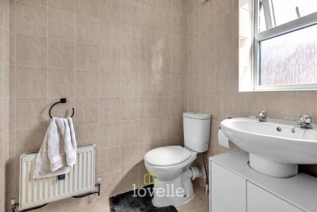2 bedroom Semi-detached house for sale in foxglove Gardens, Grimsby, DN34