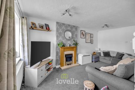 2 bedroom Semi-detached house for sale in foxglove Gardens, Grimsby, DN34