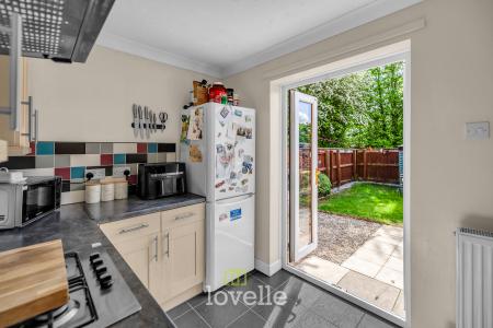 2 bedroom Semi-detached house for sale in foxglove Gardens, Grimsby, DN34