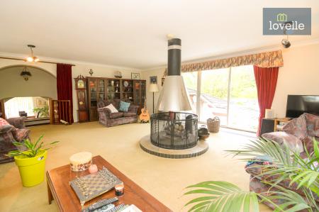 5 bedroom Detached house for sale in Welton Vale House, Welton le Wold, LN11