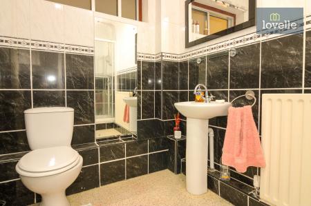 5 bedroom Detached house for sale in Welton Vale House, Welton le Wold, LN11