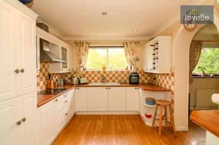 5 bedroom Detached house for sale in Welton Vale House, Welton le Wold, LN11