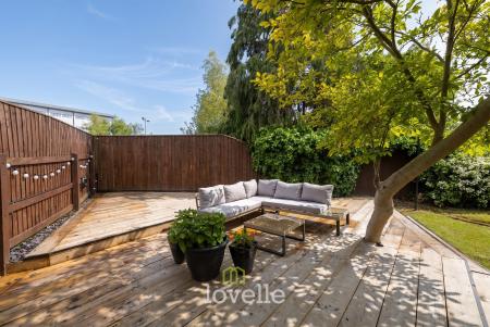 3 bedroom Semi-detached house for sale in Roundway, Grimsby, DN34