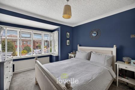 3 bedroom Semi-detached house for sale in Roundway, Grimsby, DN34