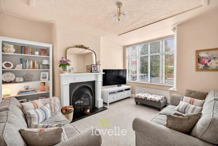 3 bedroom Semi-detached house for sale in Roundway, Grimsby, DN34