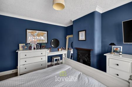 3 bedroom Semi-detached house for sale in Roundway, Grimsby, DN34