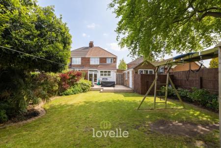 3 bedroom Semi-detached house for sale in Roundway, Grimsby, DN34