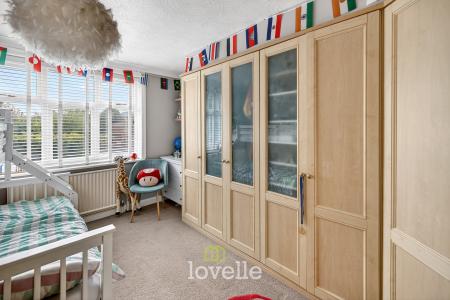 3 bedroom Semi-detached house for sale in Roundway, Grimsby, DN34