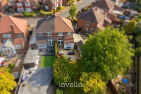 3 bedroom Semi-detached house for sale in Roundway, Grimsby, DN34