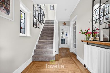 3 bedroom Semi-detached house for sale in Roundway, Grimsby, DN34