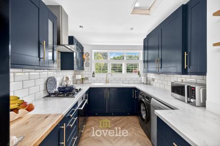 3 bedroom Semi-detached house for sale in Roundway, Grimsby, DN34