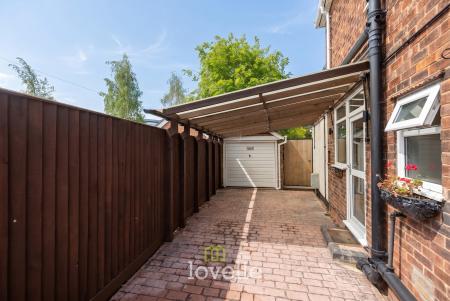 3 bedroom Semi-detached house for sale in Roundway, Grimsby, DN34