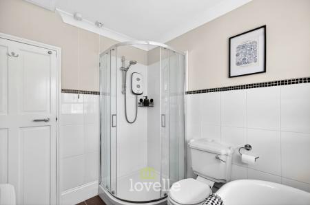 3 bedroom Semi-detached house for sale in Roundway, Grimsby, DN34