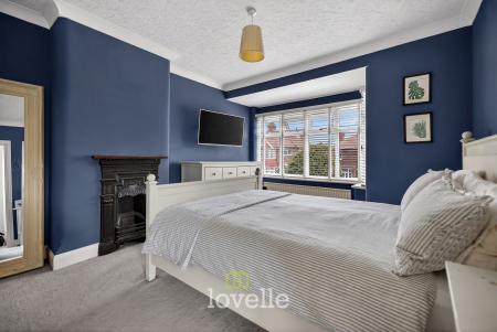 3 bedroom Semi-detached house for sale in Roundway, Grimsby, DN34