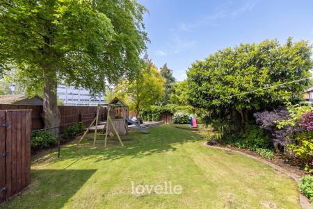 3 bedroom Semi-detached house for sale in Roundway, Grimsby, DN34