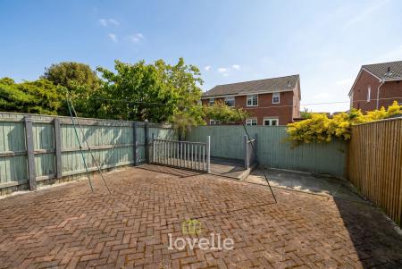 3 bedroom Semi-detached house for sale in Buckingham Grove, Grimsby, DN33