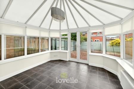 3 bedroom Semi-detached house for sale in Buckingham Grove, Grimsby, DN33