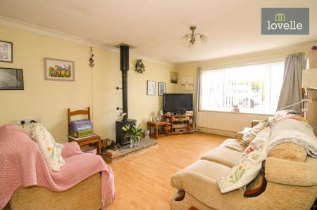 4 bedroom Detached house for sale in Tudor Drive, Louth, LN11