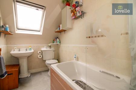 4 bedroom Detached house for sale in Tudor Drive, Louth, LN11