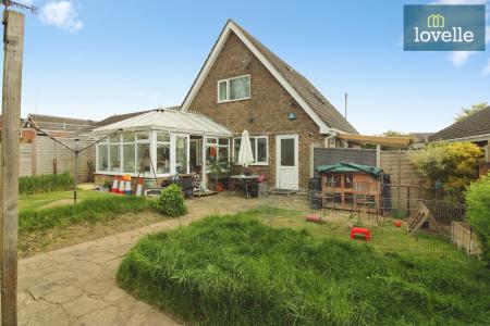 4 bedroom Detached house for sale in Tudor Drive, Louth, LN11