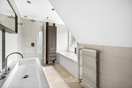 4 bedroom Detached house for sale in Chapel Lane, Barnoldby Le Beck, DN37