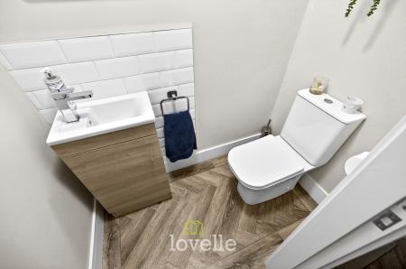 4 bedroom Semi-detached house for sale in Claydon Way, Waltham, DN37
