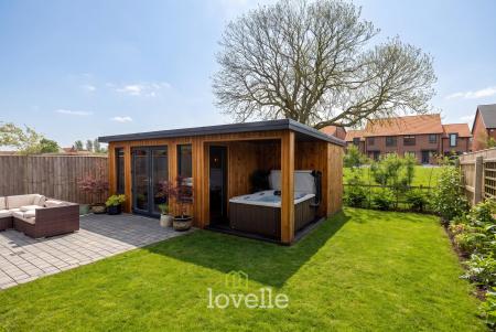 4 bedroom Semi-detached house for sale in Claydon Way, Waltham, DN37