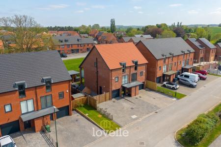 4 bedroom Semi-detached house for sale in Claydon Way, Waltham, DN37