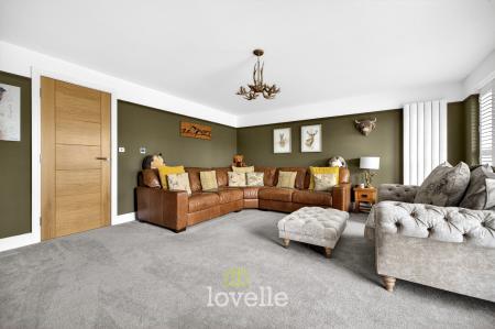 4 bedroom Semi-detached house for sale in Claydon Way, Waltham, DN37