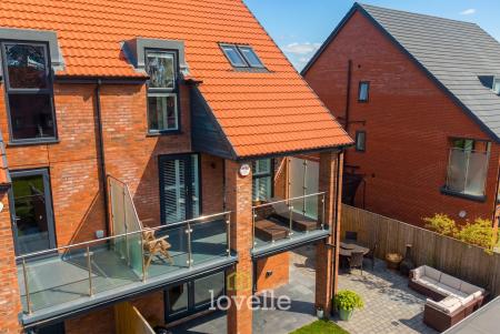4 bedroom Semi-detached house for sale in Claydon Way, Waltham, DN37