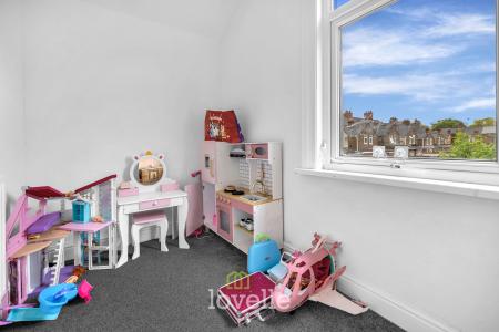 3 bedroom Terraced House for sale in Lord Street, Grimsby, DN31