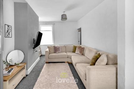 3 bedroom Terraced House for sale in Lord Street, Grimsby, DN31