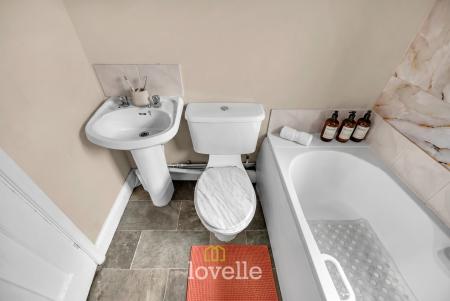 3 bedroom Terraced House for sale in Lord Street, Grimsby, DN31