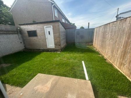 3 bedroom Terraced House to let in Campbell Grove, Grimsby, DN37