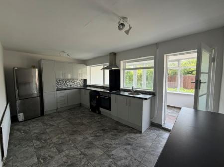 3 bedroom Terraced House to let in Springway Crescent, Grimsby, DN34